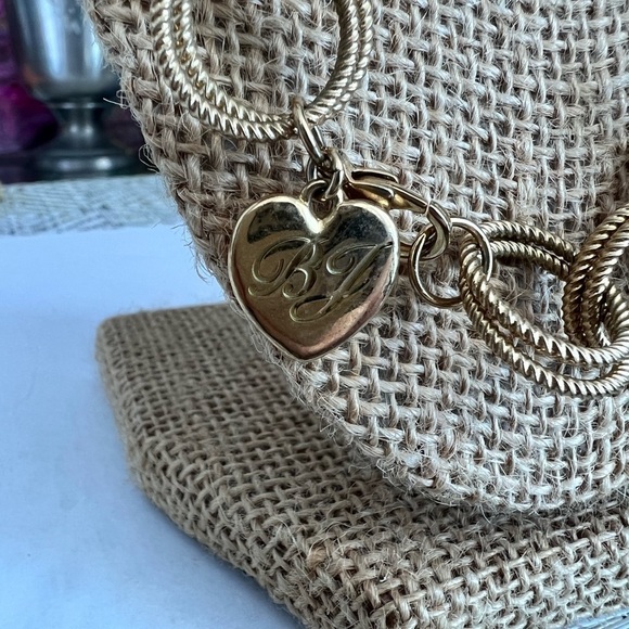 Betsey Johnson gold chain. - Picture 5 of 6